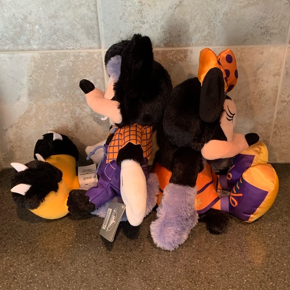 Disney - Disney Store 2019 Mickey and Minnie Halloween Plushes - Picture 2 of 4